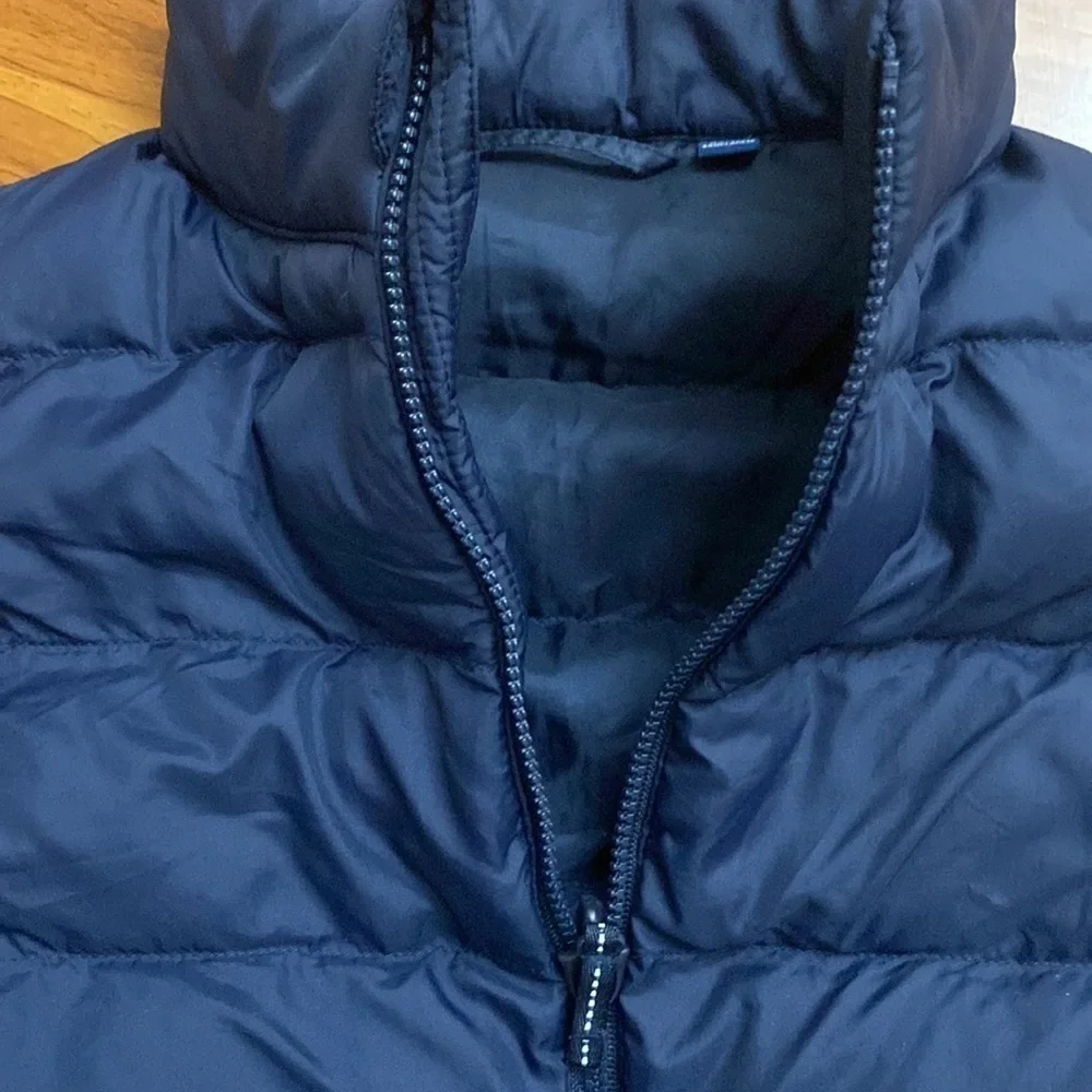 ❤️3 for $15!❤️ Uniqlo padded vest. Light and warm. Blue, size 7-8. - Picture 2 of 8